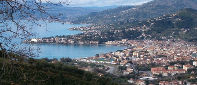 Veduta di Sapri dalle colline
Sapri: un giro alla scoperta della città della Spigolatrice