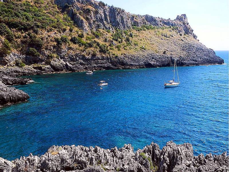 La scogliera selvaggia tra Sapri e Maratea
Sapri: un giro alla scoperta della città della Spigolatrice