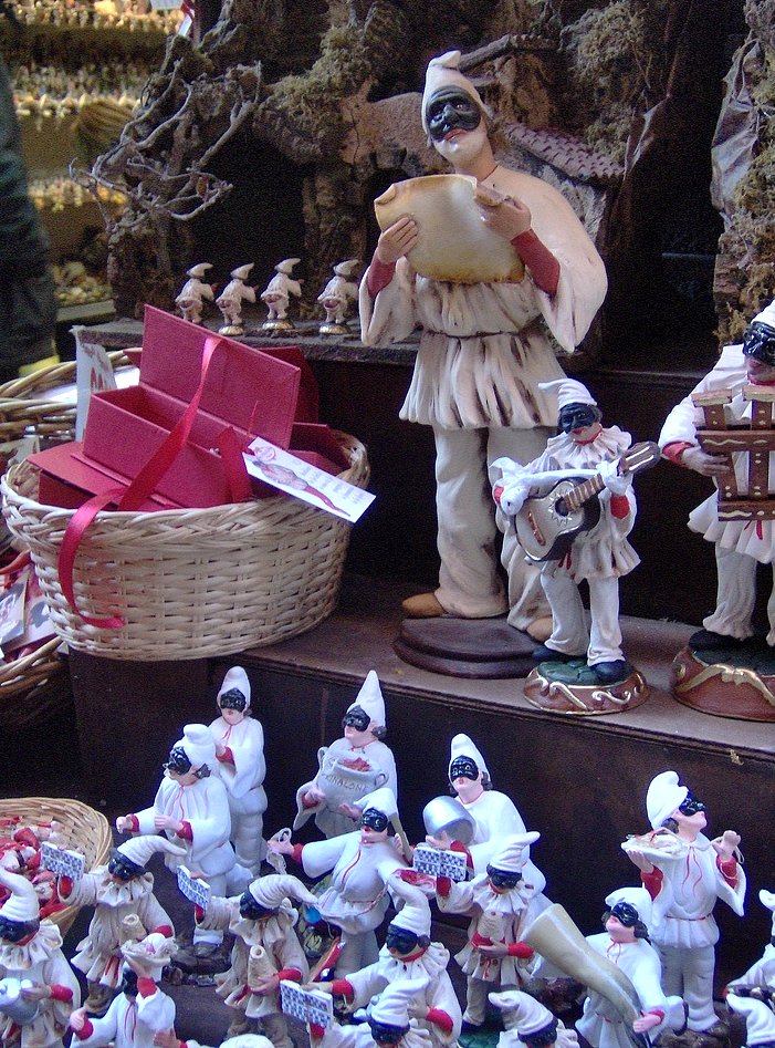 Pulcinella,_Via_San_Gregorio_Armeno,_Napoli
Visitare Napoli tra storia moderna 