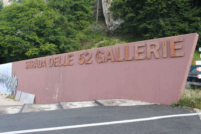 Strada delle 52 gallerie